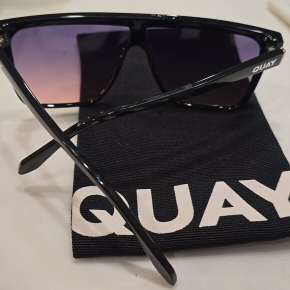 Quay Australia Nightfall Shield Shape Sunglasses display picture 1